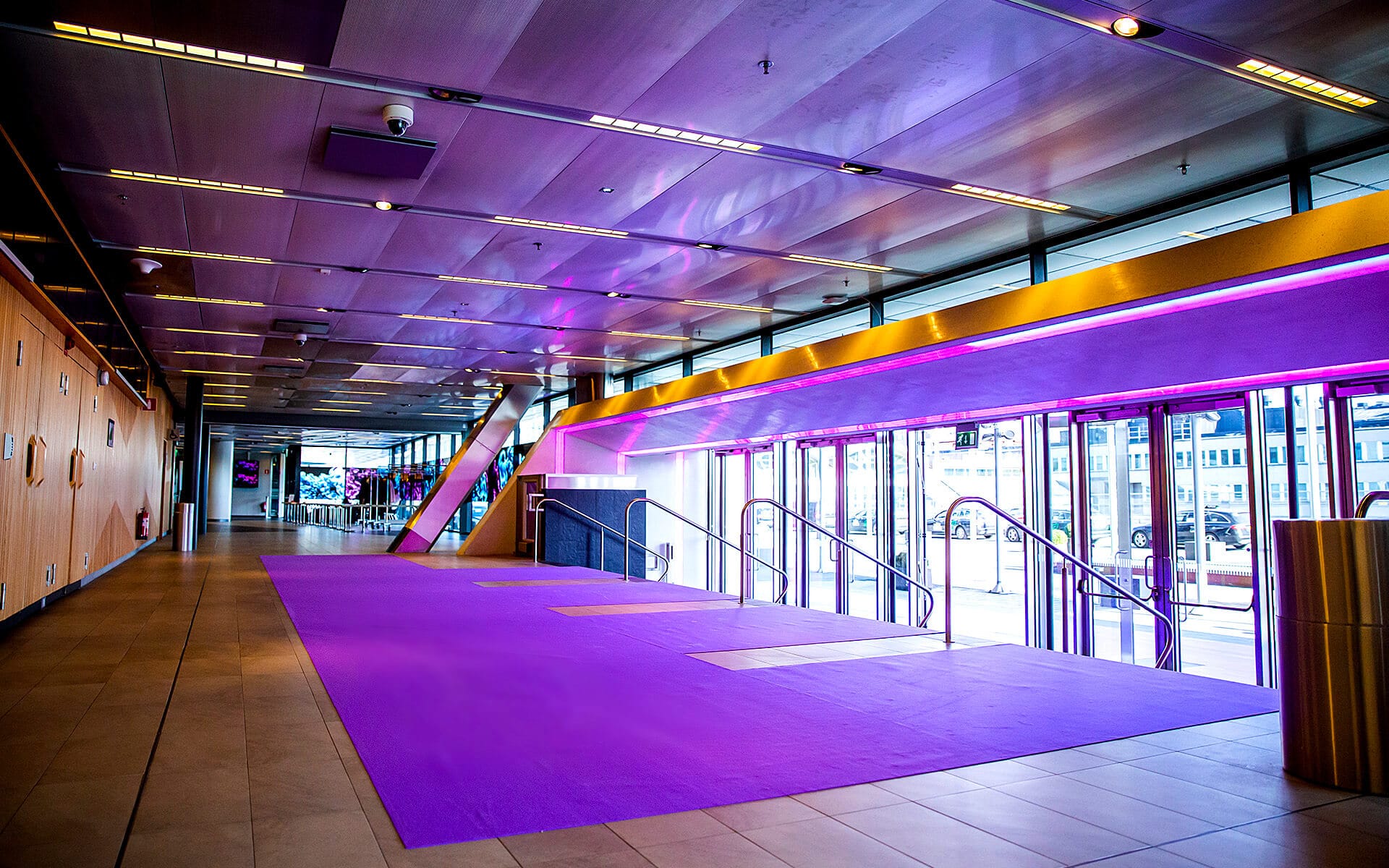 Allergan Spring Meeting 2019 – EDGE:s dekoravdelning mattade och dekorerade entrékorridoren till Stockholm Waterfront för en välkomsupplevelse som sätter rätt ton direkt vid ankomst.