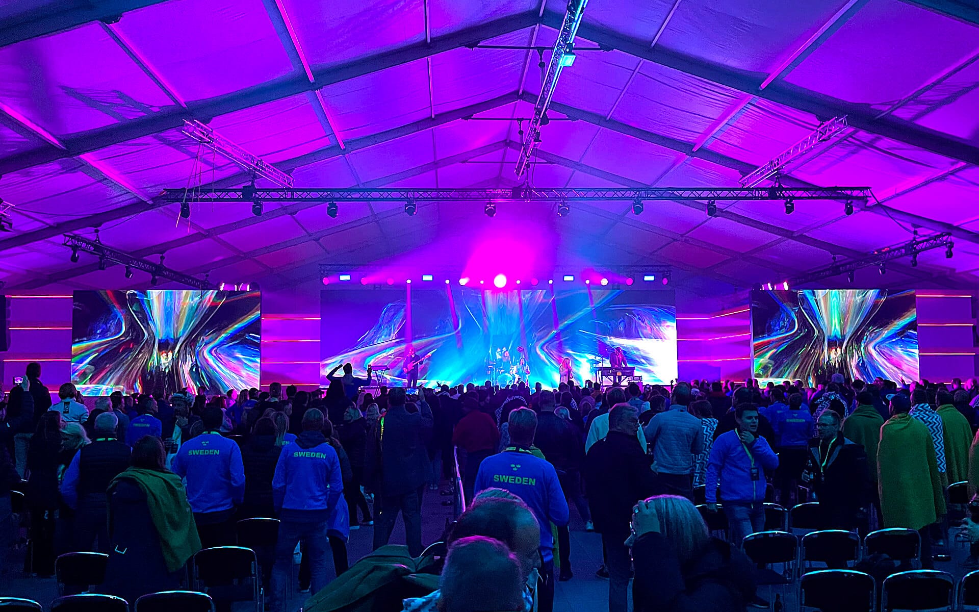 Molly Sandén live på företagsevent med rörliga ljus och LED-vägg, ATEA Bosön 2021