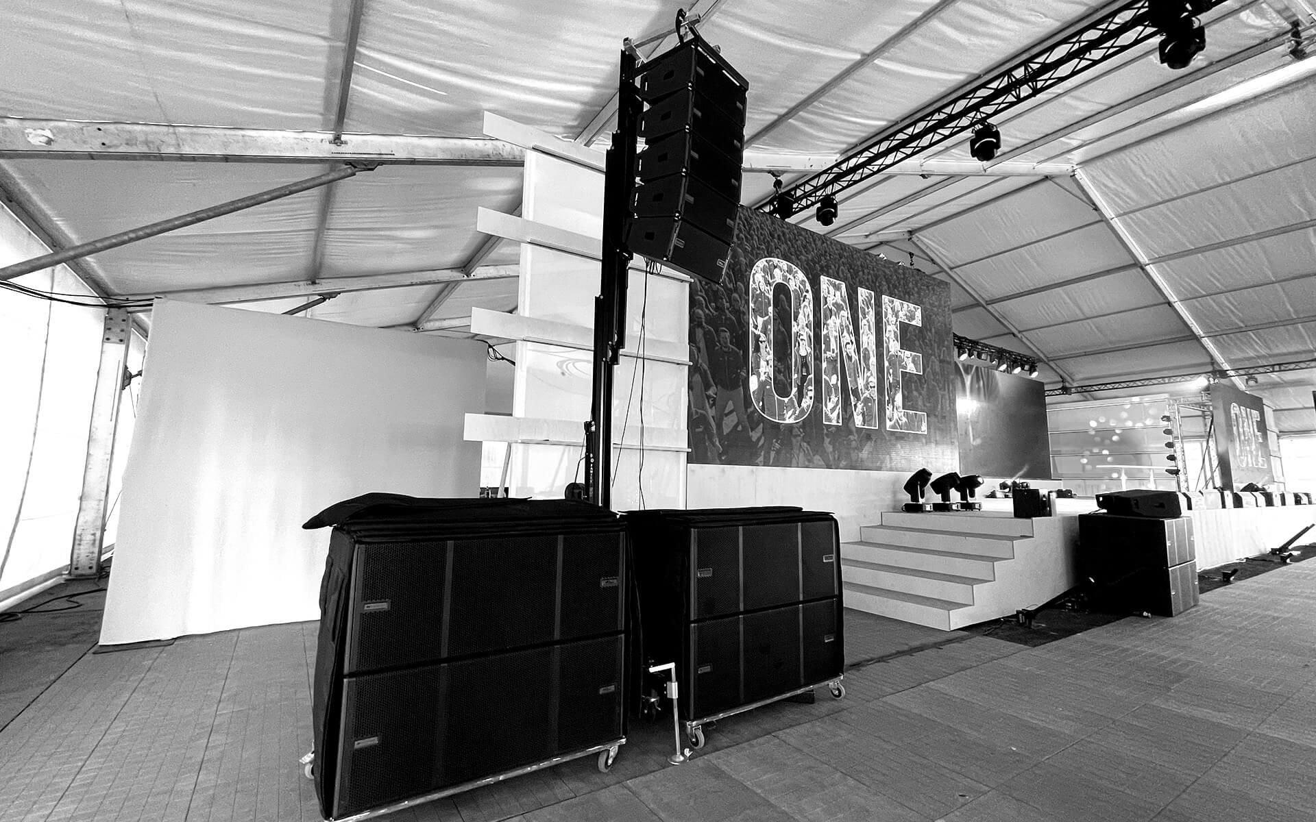 dbTechnologies VIO line array – ett kraftfullt och transportvänligt PA-system för både konferens och festkväll.