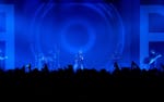 Benjamin Ingrosso framfor LED-vagg och pixelmappad scenografi, ATEA Boson