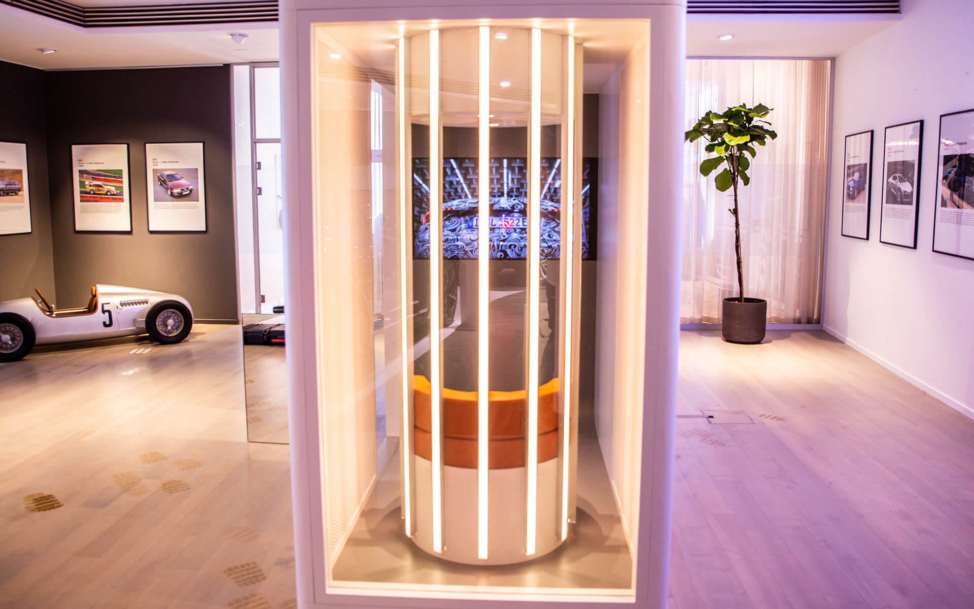 Experience hub rear view with glass wall and animated light programme, Audi E-tron GT