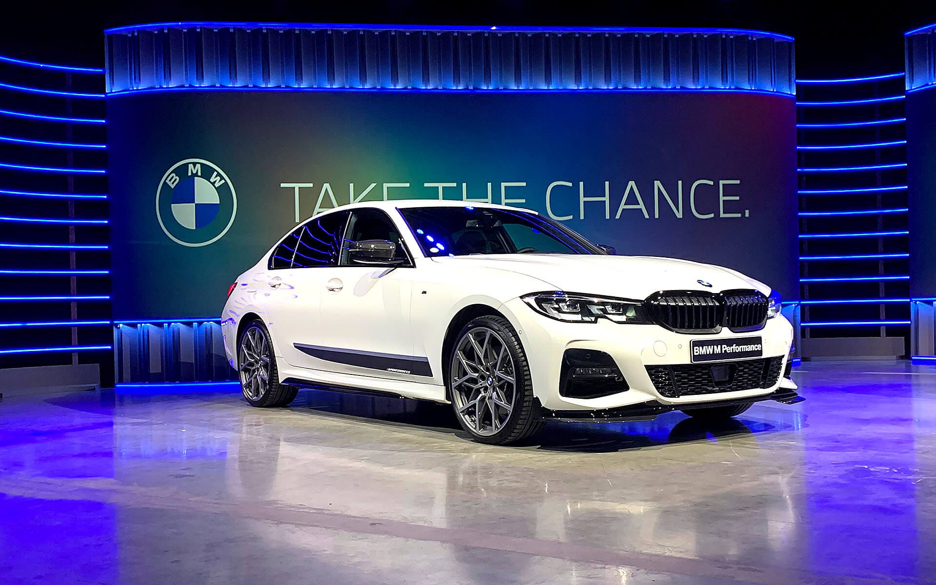 BMW i4 launch at Studio Flex – the car as the set design centrepiece in an EDGE-produced studio environment with 360-degree projection.