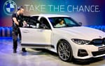 Steadicam-operatör filmar inne i BMW i4, Studio Flex digital bilproduktion