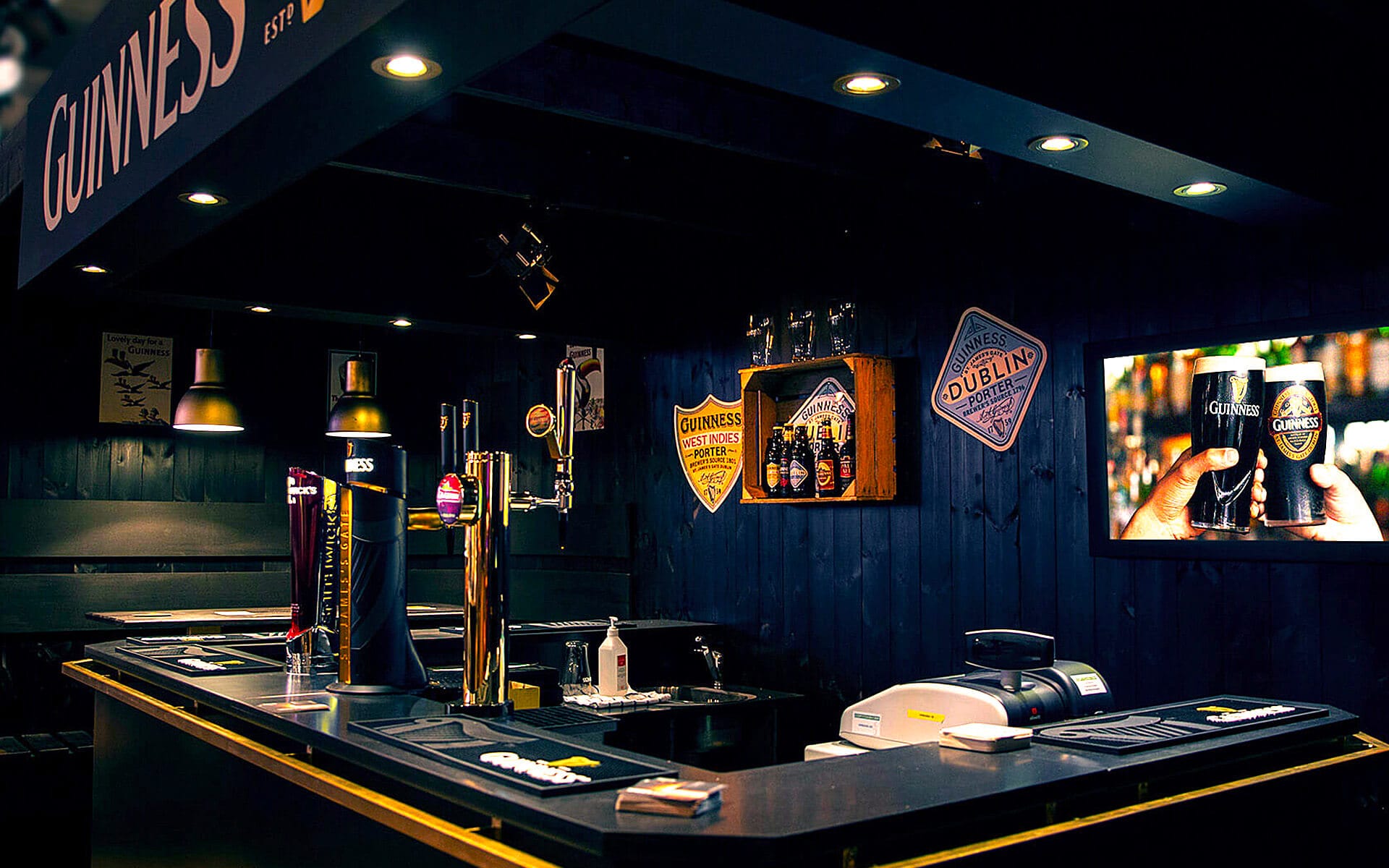 Specialbyggd Guinness bardisk i kromlackerad finish, Stockholm Beer and Whisky Festival