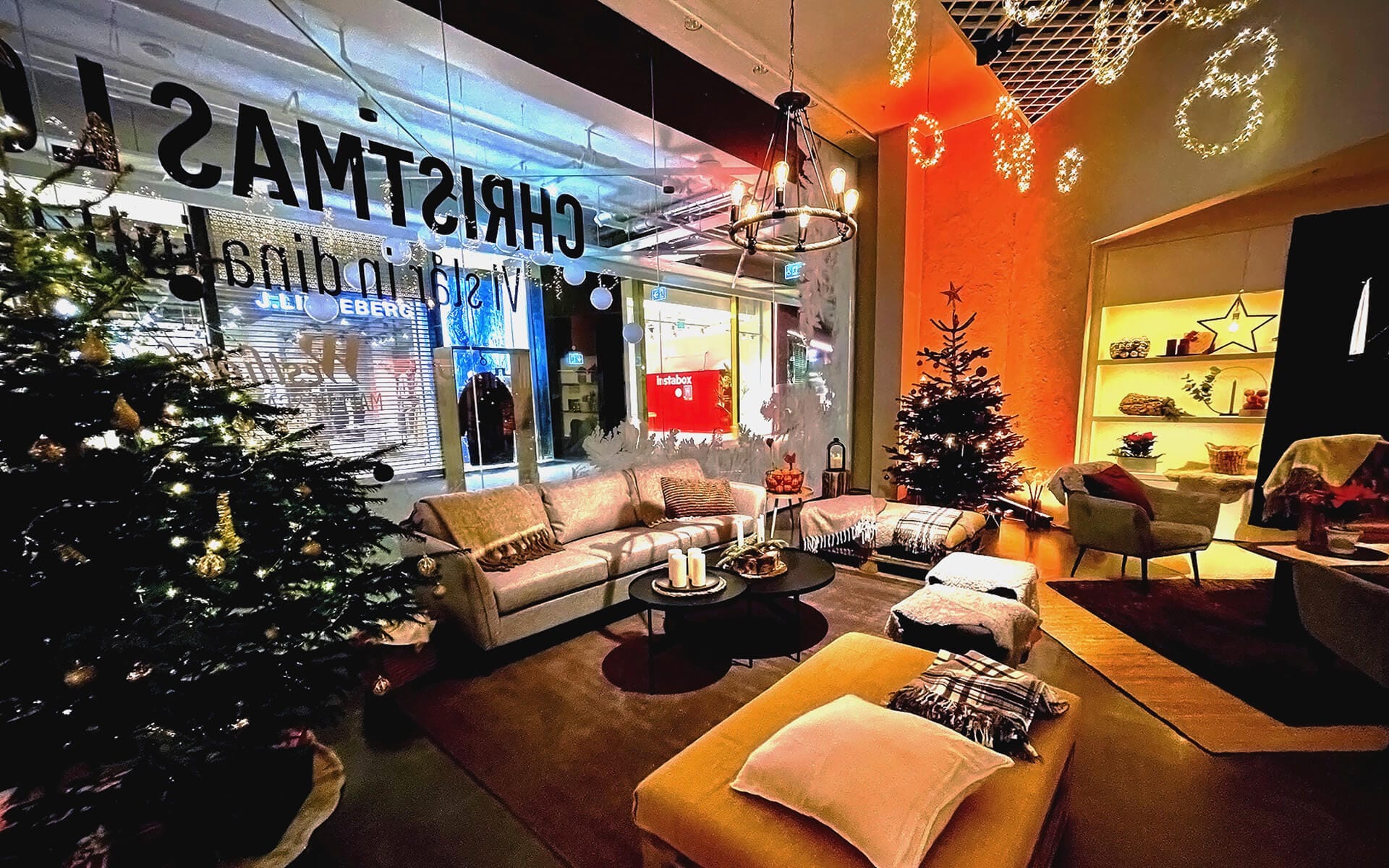 Alternative angle of Christmas interior in Christmas Lounge, Westfield Mall of Scandinavia