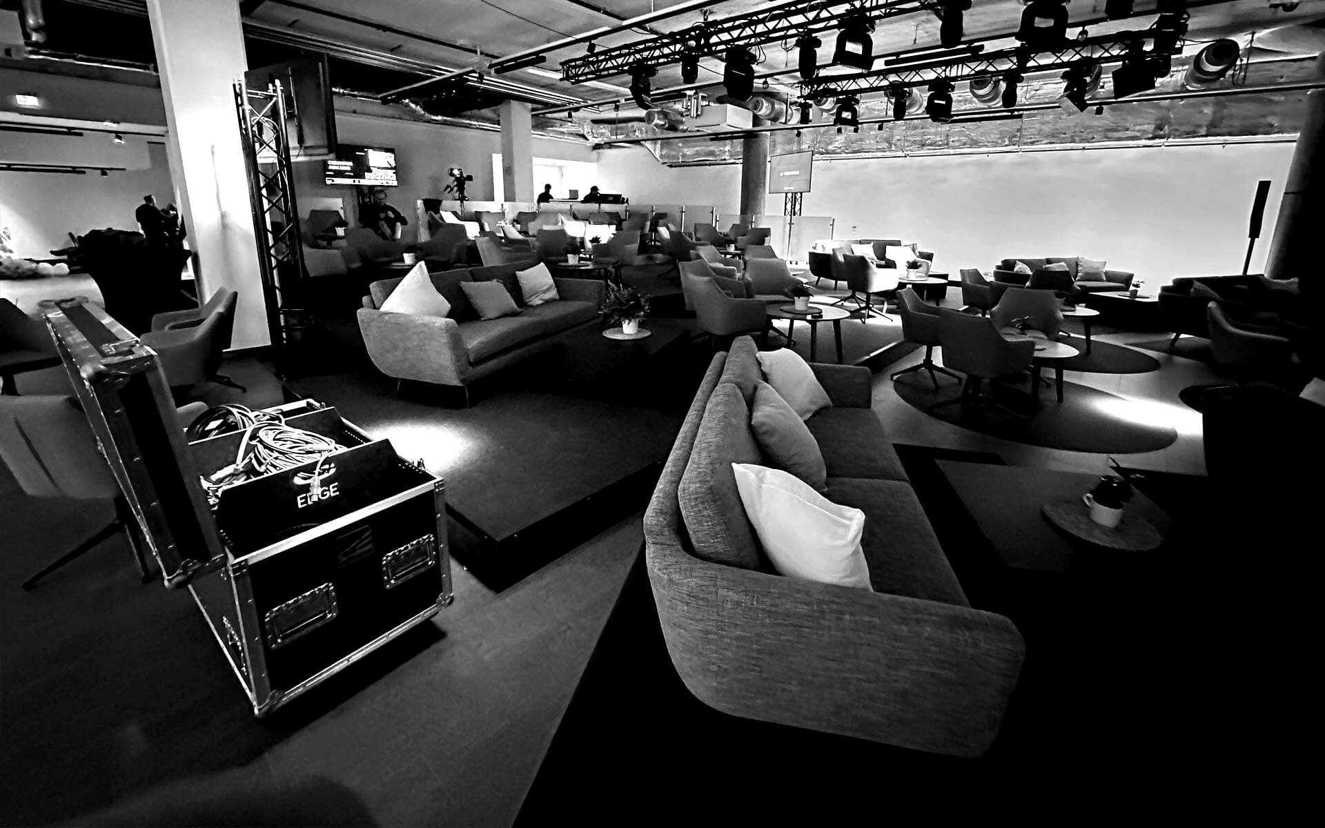Riggning och uppbyggnad inför Creandums AGM i Forum, Sergel Hub 2023 – EDGE teknikteam