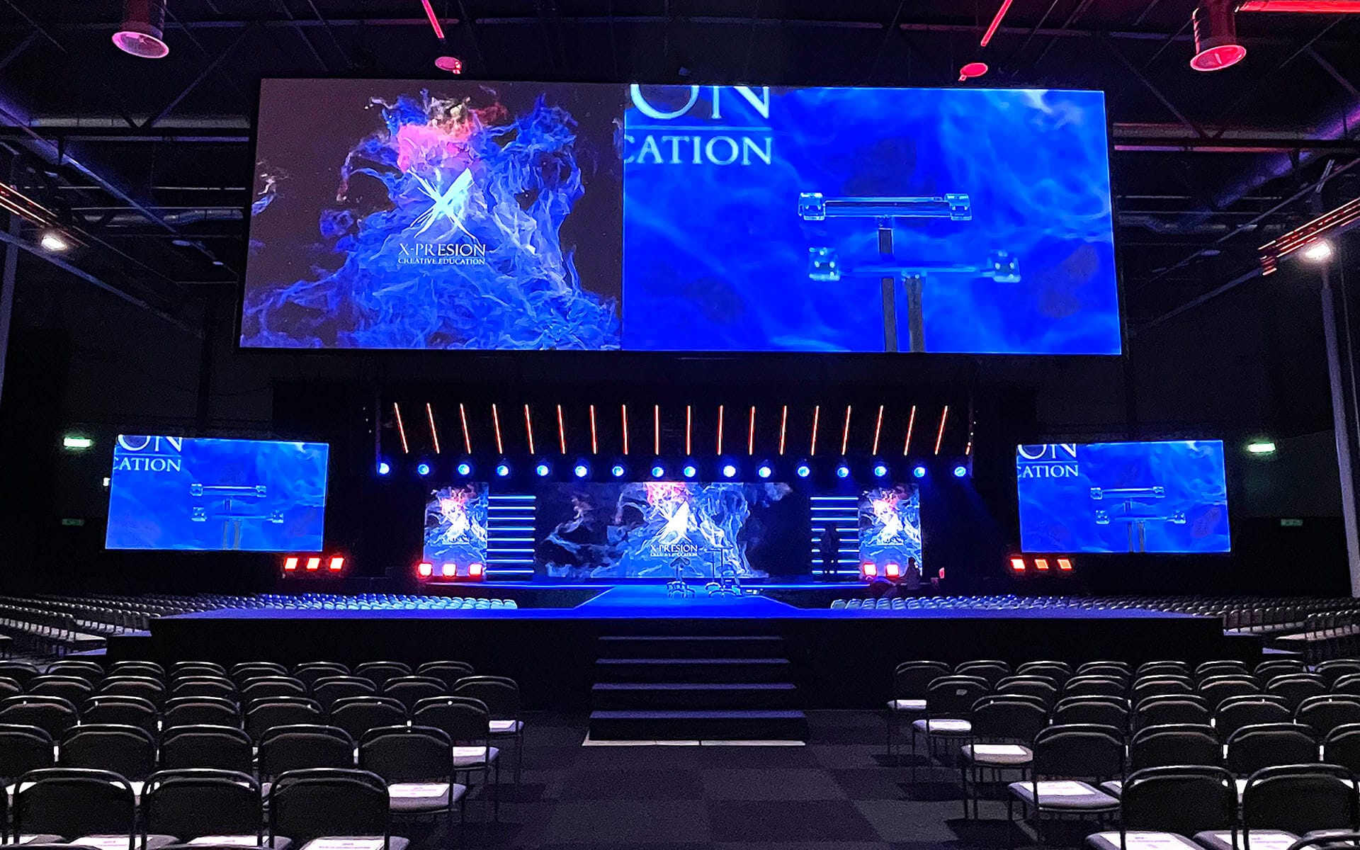 Combined LED and projector solution for the Destination Highlights expo at Scandinavian XPO.