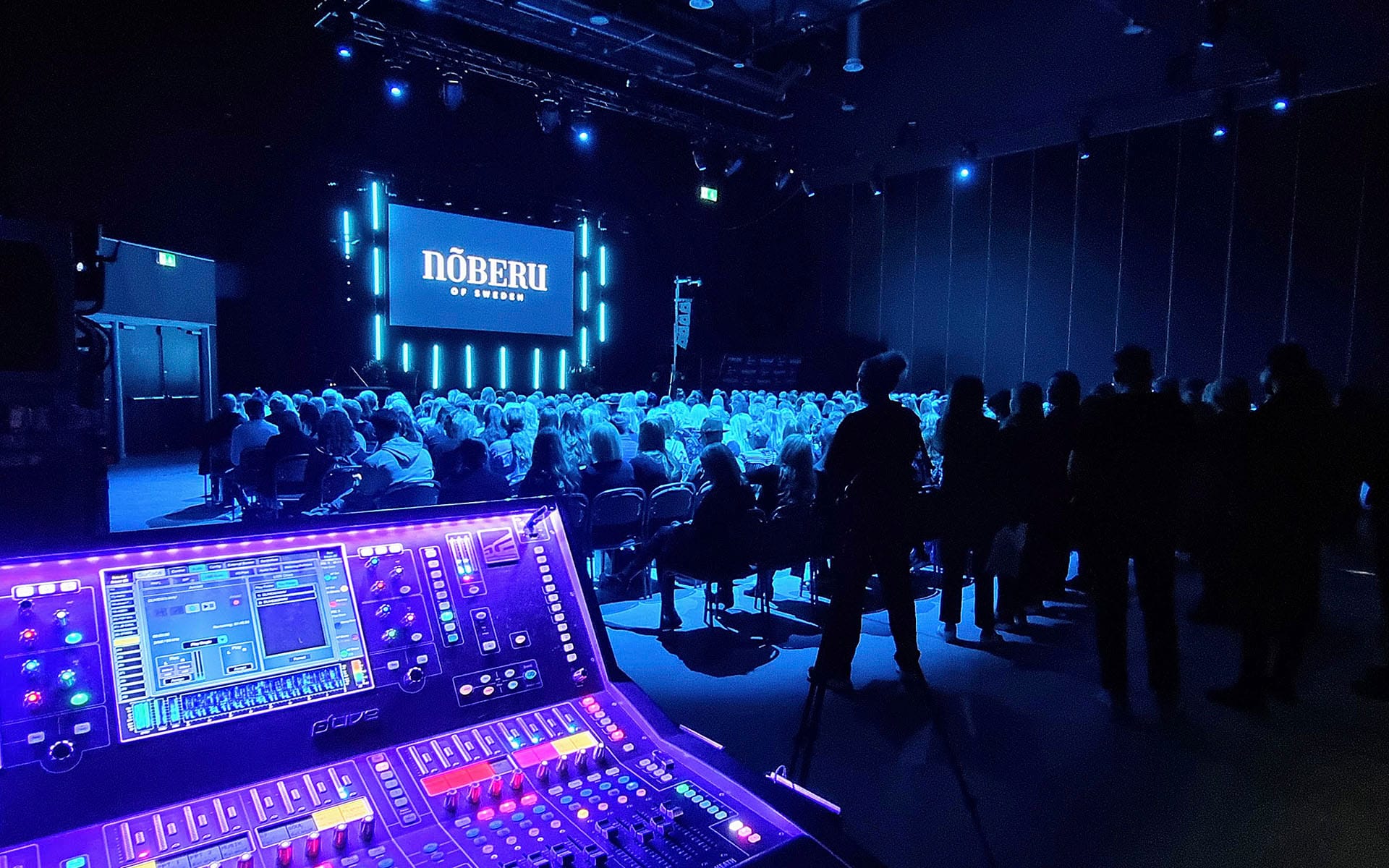 Allen & Heath dLive S5000 – ett av branschens mest använda digitala mixerbord för live-event.