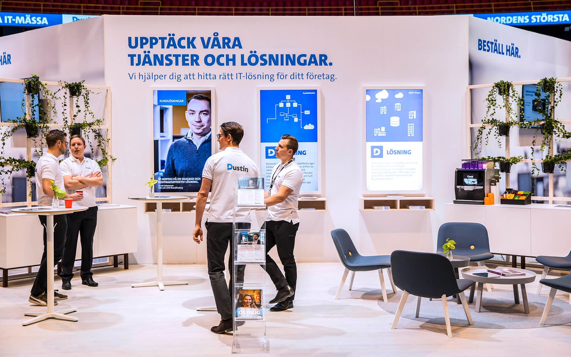 Dustins mässmonter med personal och besökare, Dustin Expo 2018 Avicii Arena
