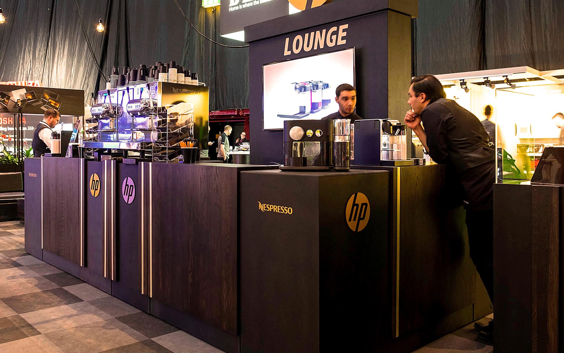 HP stand at Dustin Expo – a custom-built Nespresso bar integrated into the stand architecture draws visitors in and creates natural conversation points around the products.