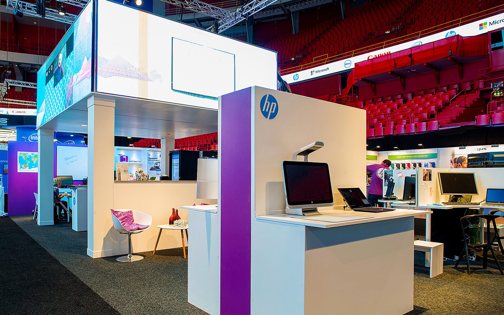 HP two-storey stand at Dustin Expo, Avicii Arena – a multi-storey structure with a large LED screen, meeting room on level 2 and product demo area on level 1.