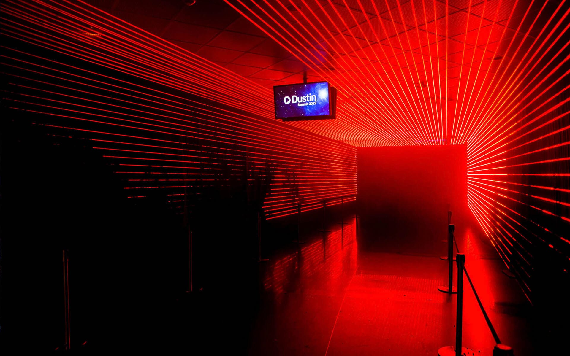 Dustin Summit 2022 – EDGE's carpentry workshop built a spectacular laser tunnel welcoming guests into the arena floor.