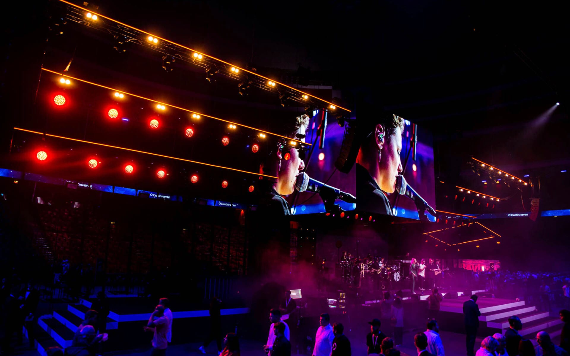 Dustin Summit 2022 at Avicii Arena – full-scale stage with large lighting rig and the Jumbotron integrated into the video solution. Production: EDGE.