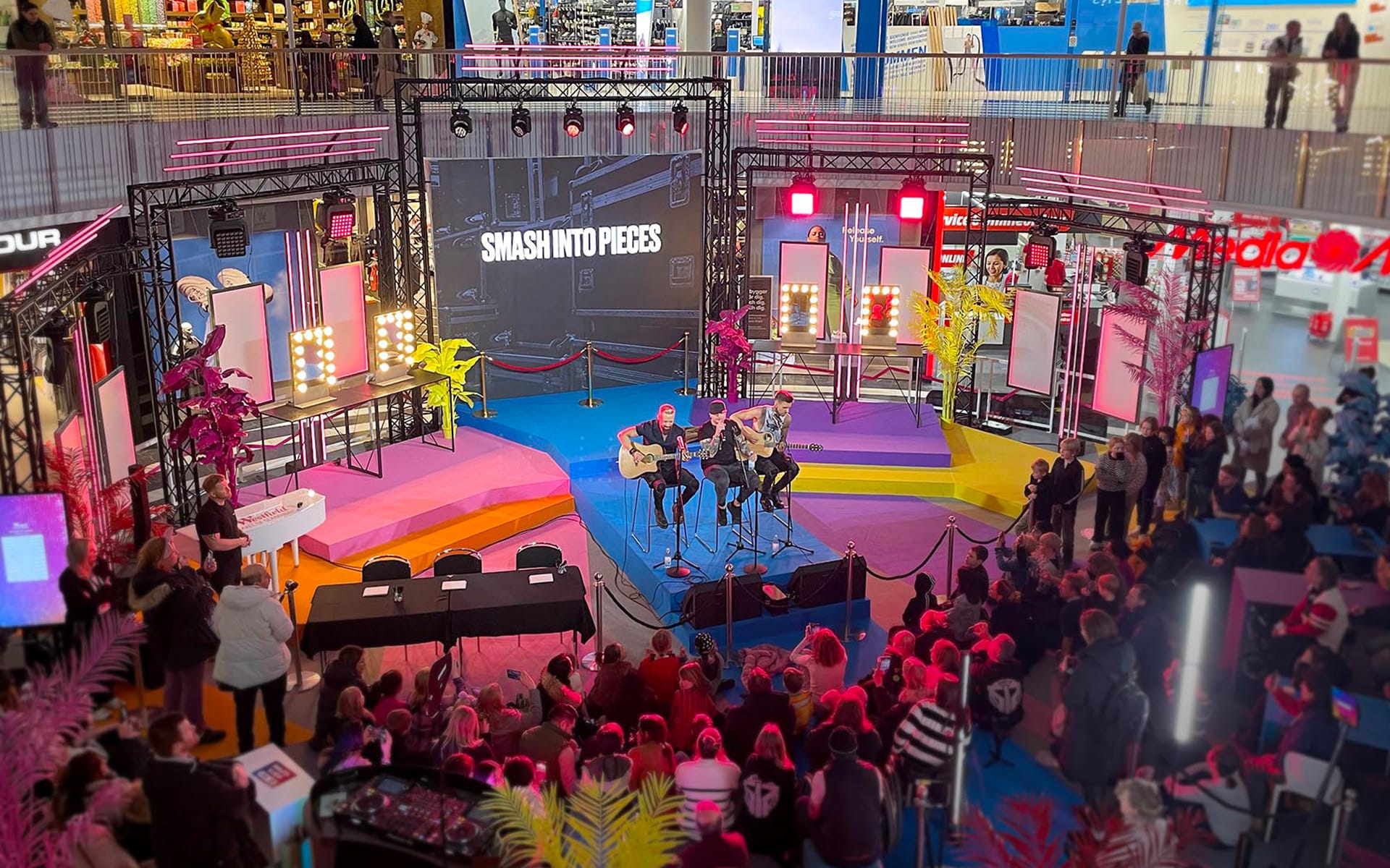 Smash Into Pieces live on stage and record signing, Festival Week Mall of Scandinavia 2023