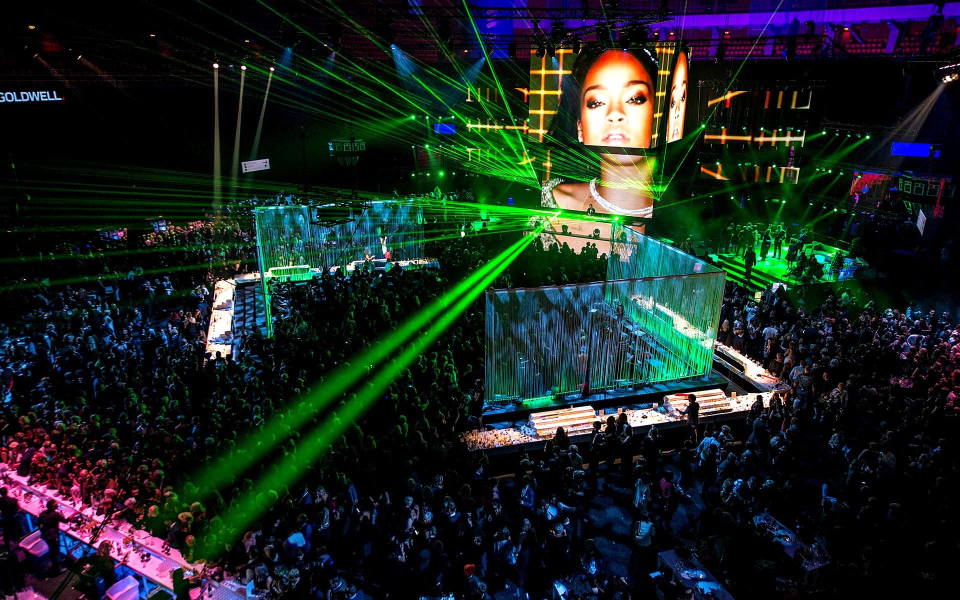 Goldwell Global Zoom 2016 – EDGE built a full-scale nightclub on the arena floor with the Jumbotron as the central display surface and atmospheric lighting throughout the arena.