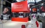 Specialbyggd röd bar som centerpiece i mässområdet, Goldwell Global Zoom Barcelona 2017