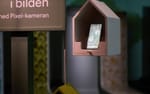 Specialbyggd fågelholk med inbyggd trådlös laddning för Google Pixel 7 demoenheter