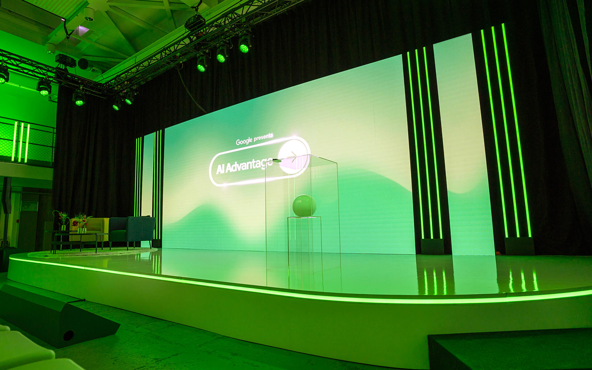 Vit högblank scen med infälld ljuslist, A Stage A House – Google AI Advantage 2023