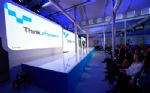 Talare på scen under Google Think 2025