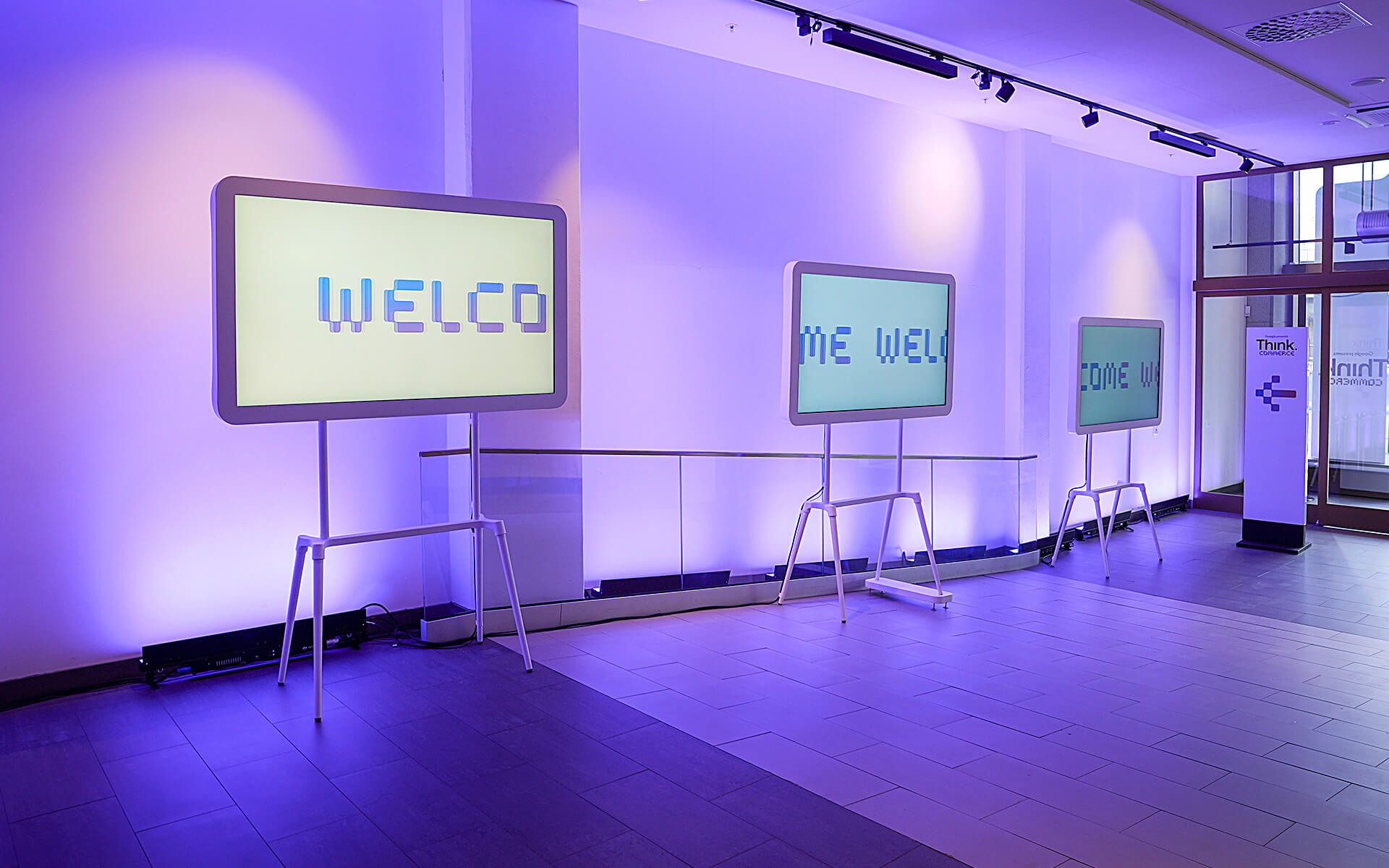 Eventbranding vid entrén på Sergel Hub