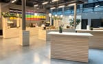 Loungetorg på Hotel At Six med specialproducerade plywoodmöbler, Think With Google