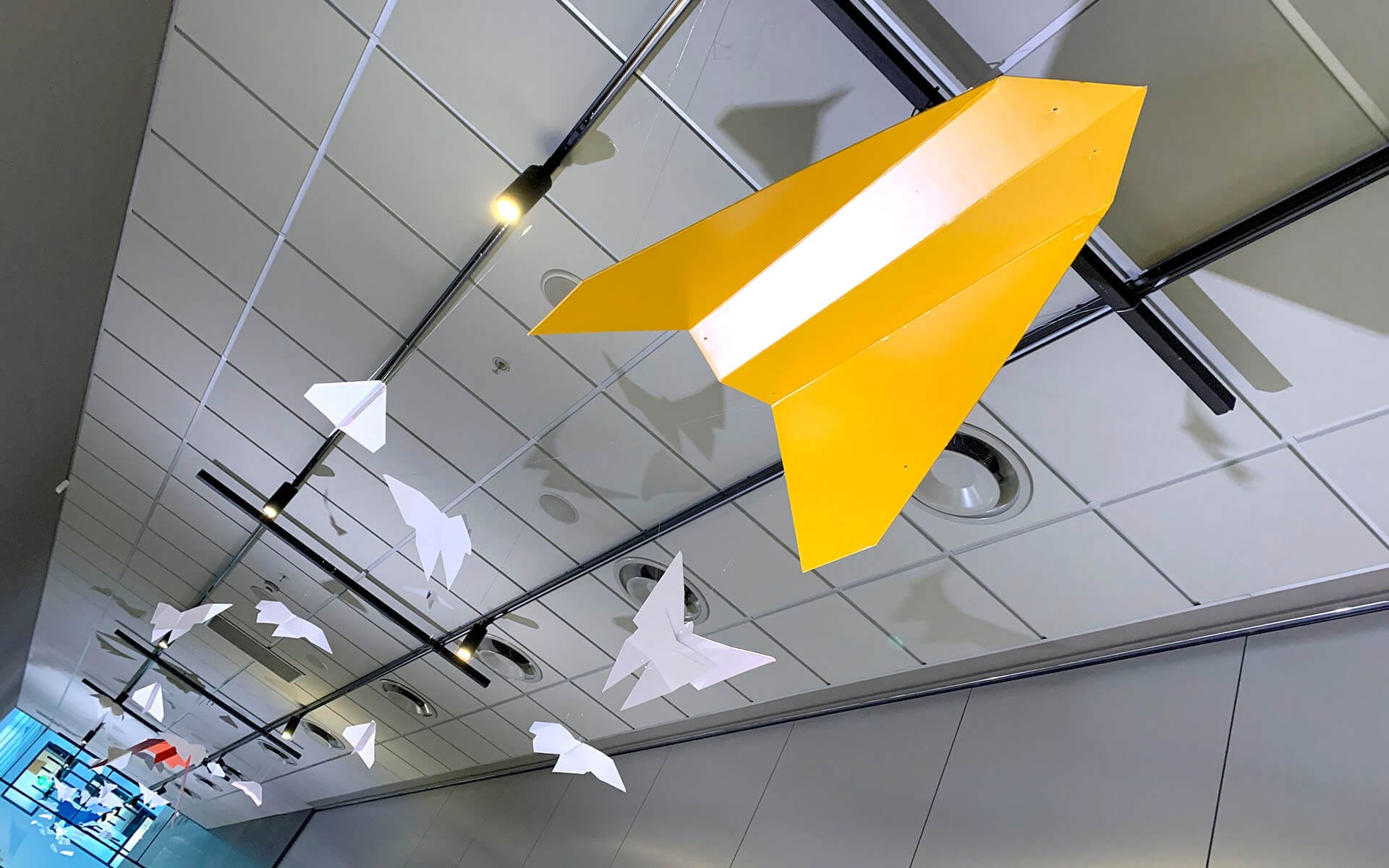 Think with Google – Digital Marketing – EDGE's décor department filled the corridor leading to Social with hundreds of custom-designed paper aeroplanes suspended from the ceiling, creating a memorable arrival experience.