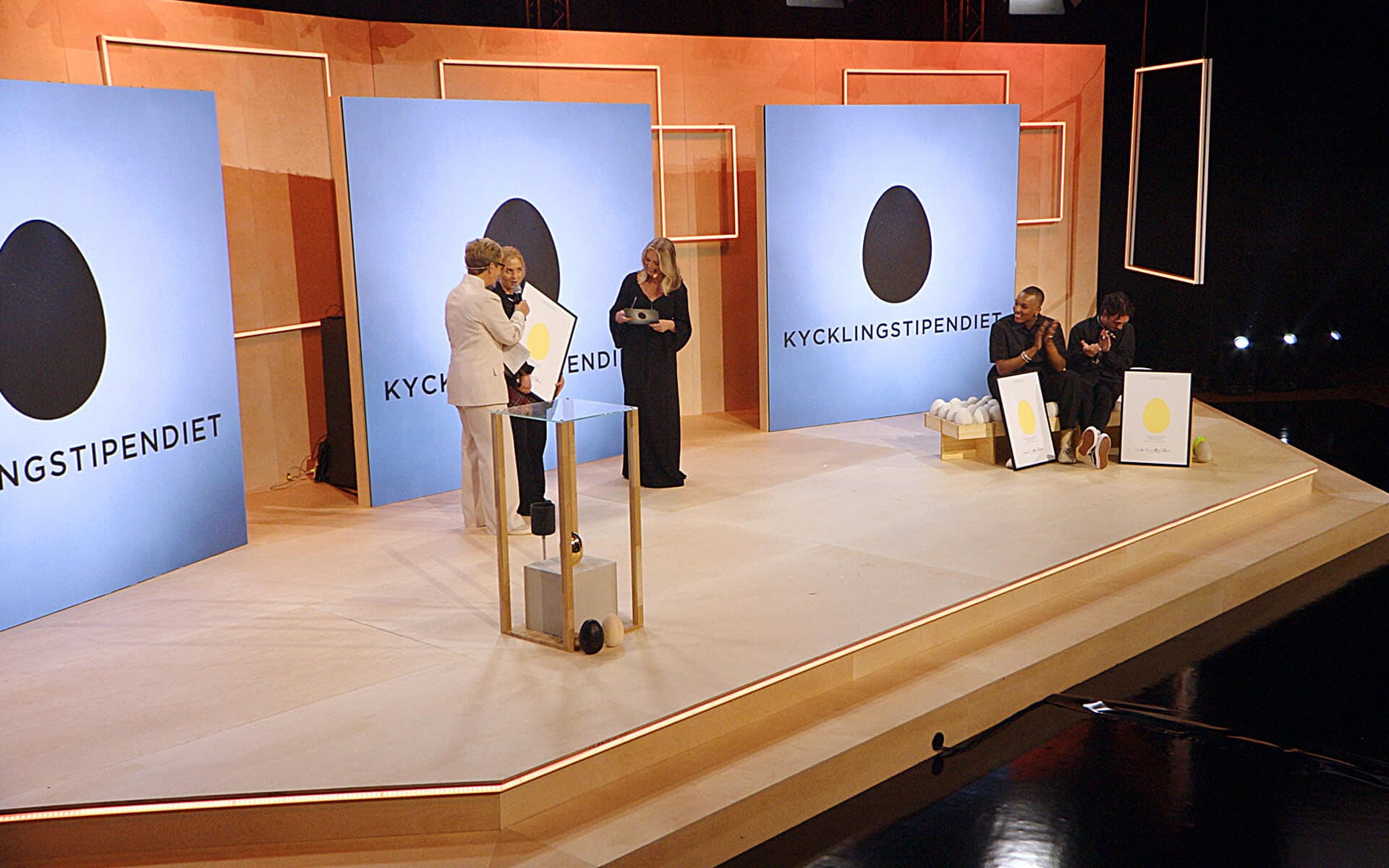 Guldäggsgalan 2022 – integrated LED screens and custom fixtures built directly into the plywood stage structure.