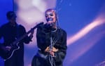 Daniela Rathana med LED-bakgrund och scenbelysning, Guldägget 2022 Waterfront