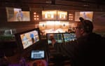 EDGE ljustekniker Per Evers programmerar ljus på GrandMA2 ljusbord, Guldägget 2023