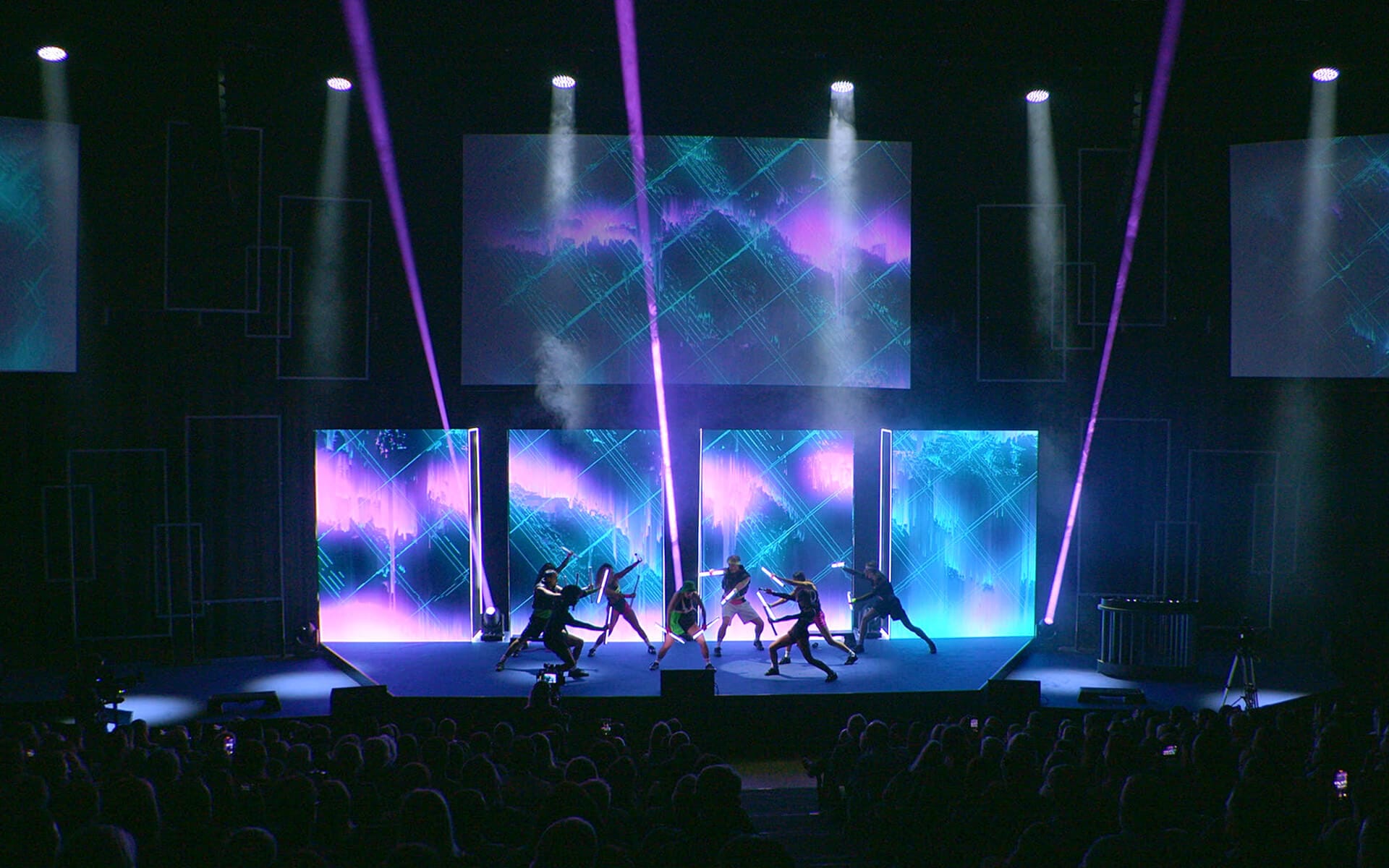 Dansnummer med ljusshow på Stockholm Waterfront, KPMG 100Y konferens