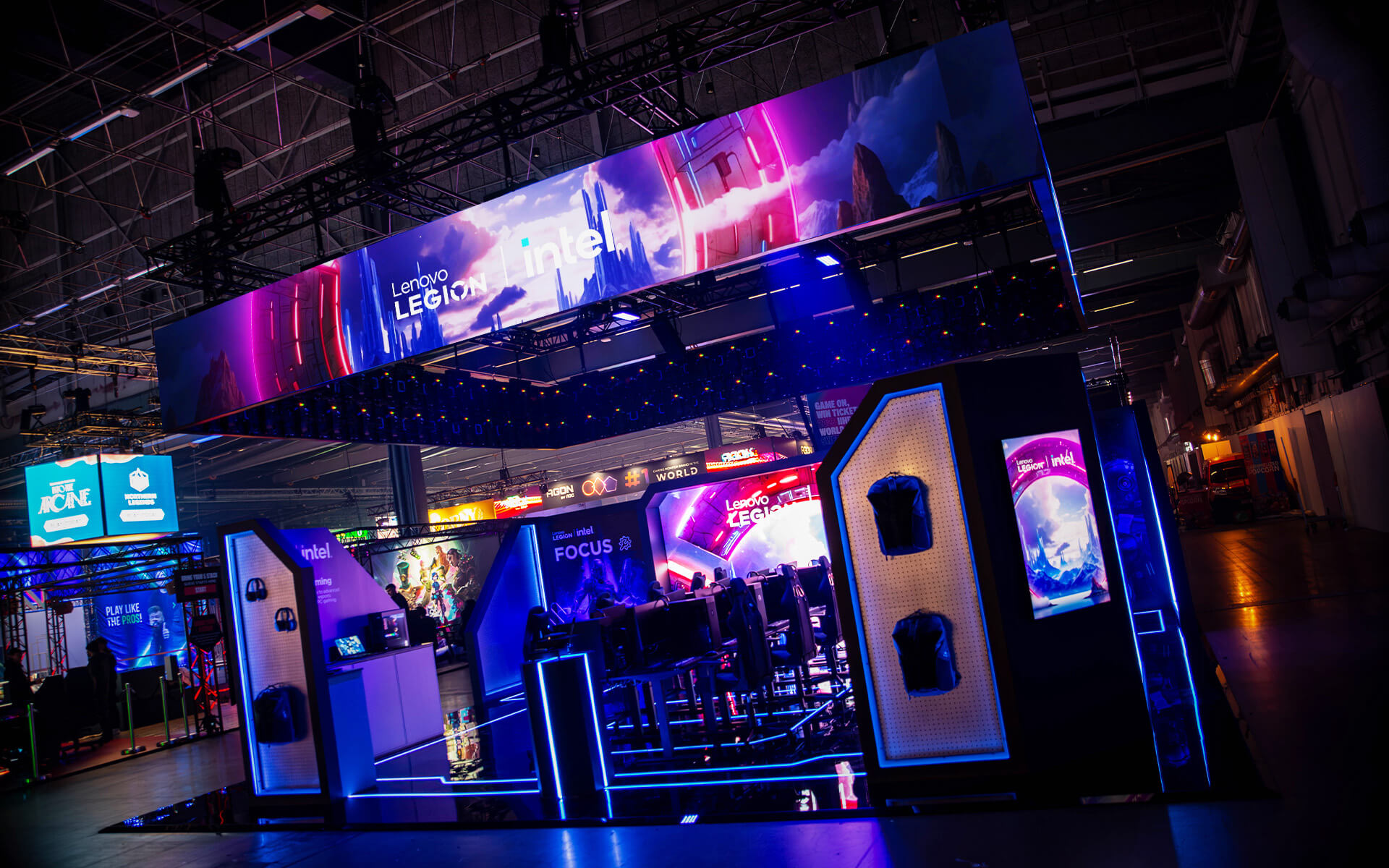 Overview of the Lenovo booth with LED tape and spray-painted surfaces