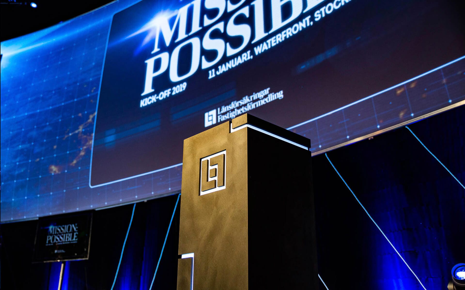 Länsförsäkringar Kick Off 2019 – en av EDGE:s specialbyggda talarstolar med integrerad LED-belysning, producerad av snickeriet.