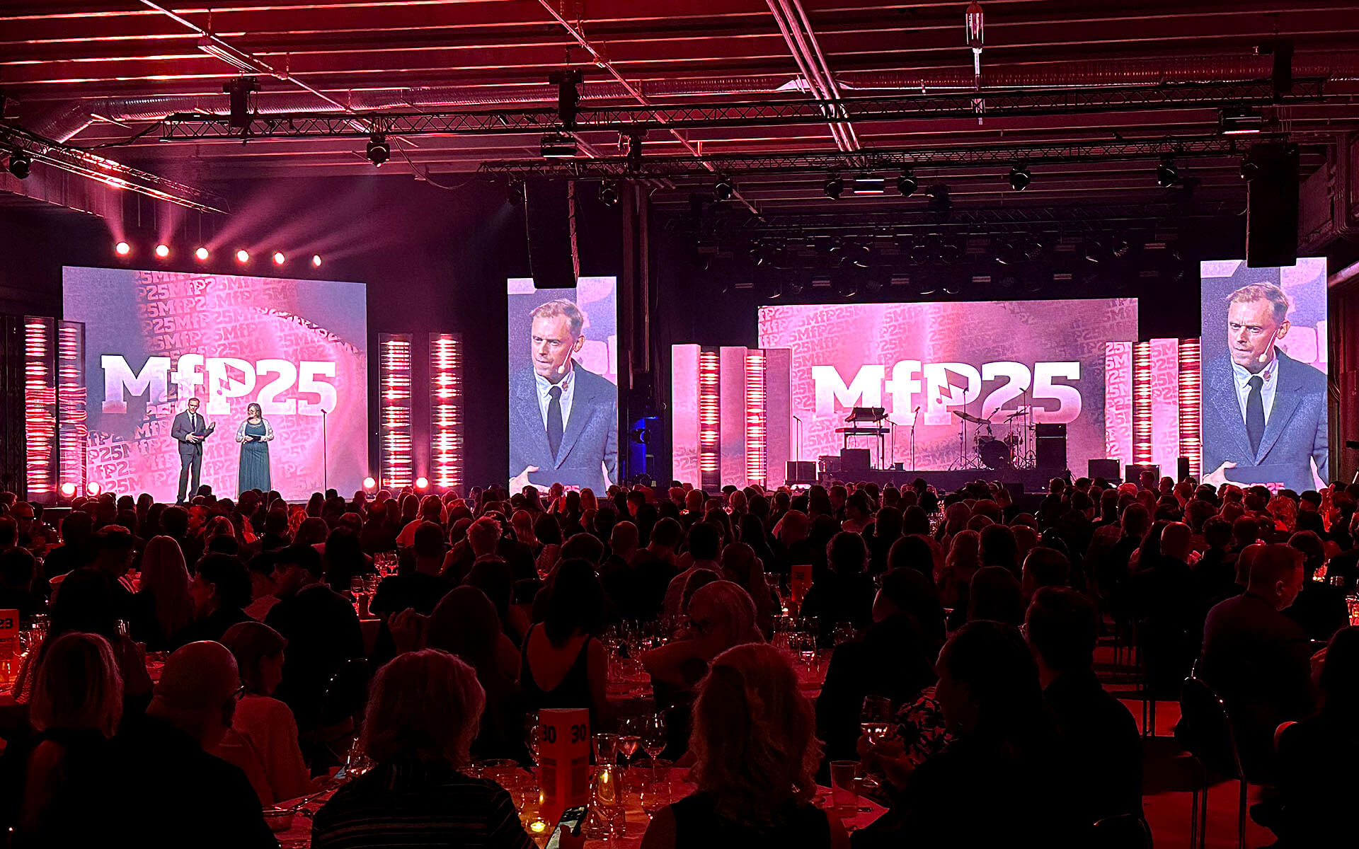 Gala dinner and award ceremony in the same room