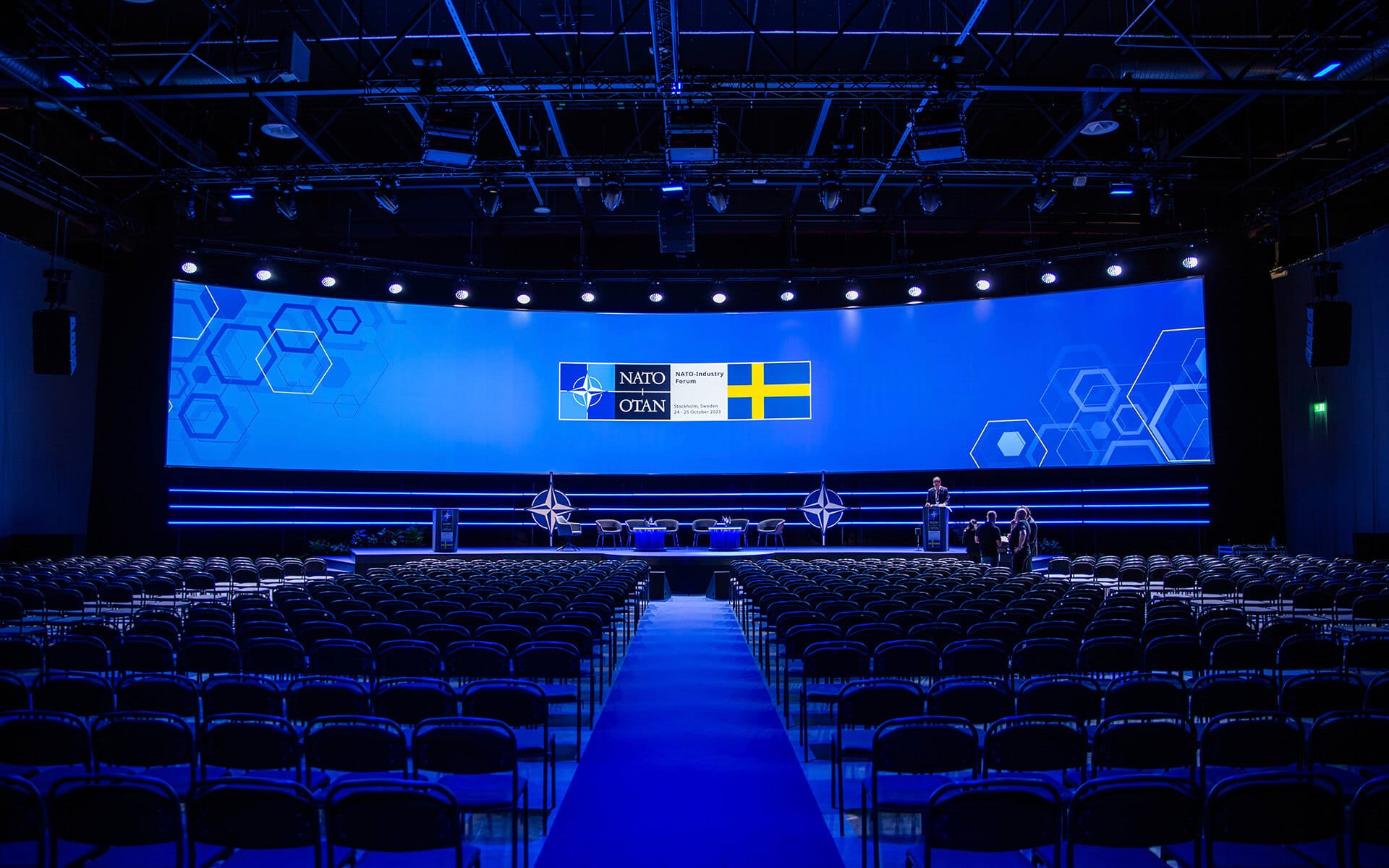 Scen i plenum med 27 m brett videopanorama, NATO Industry Forum Scandinavian XPO 2023
