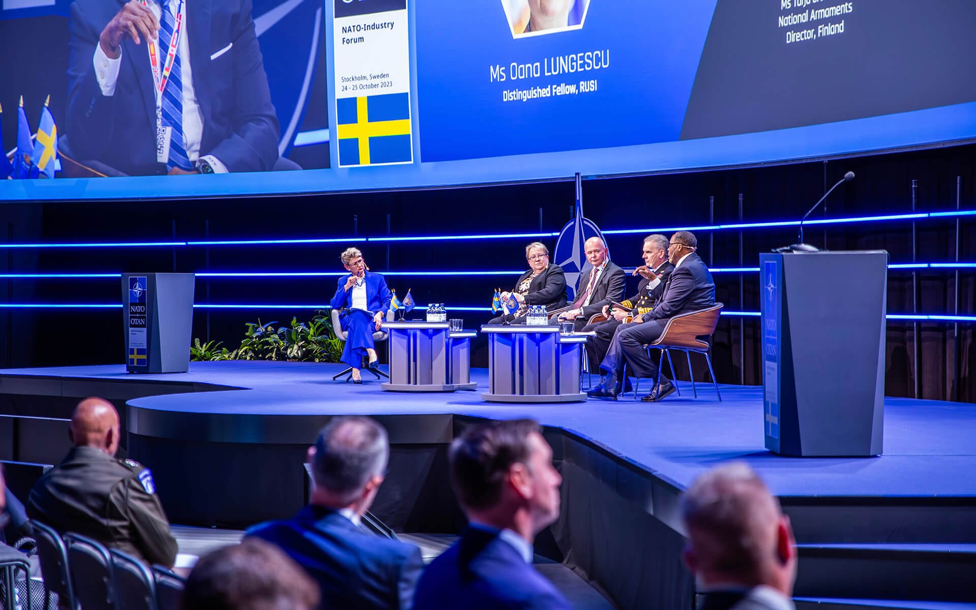 Specialbyggda studiomöbler med inbyggt ljus på scen, NATO Industry Forum Scandinavian XPO