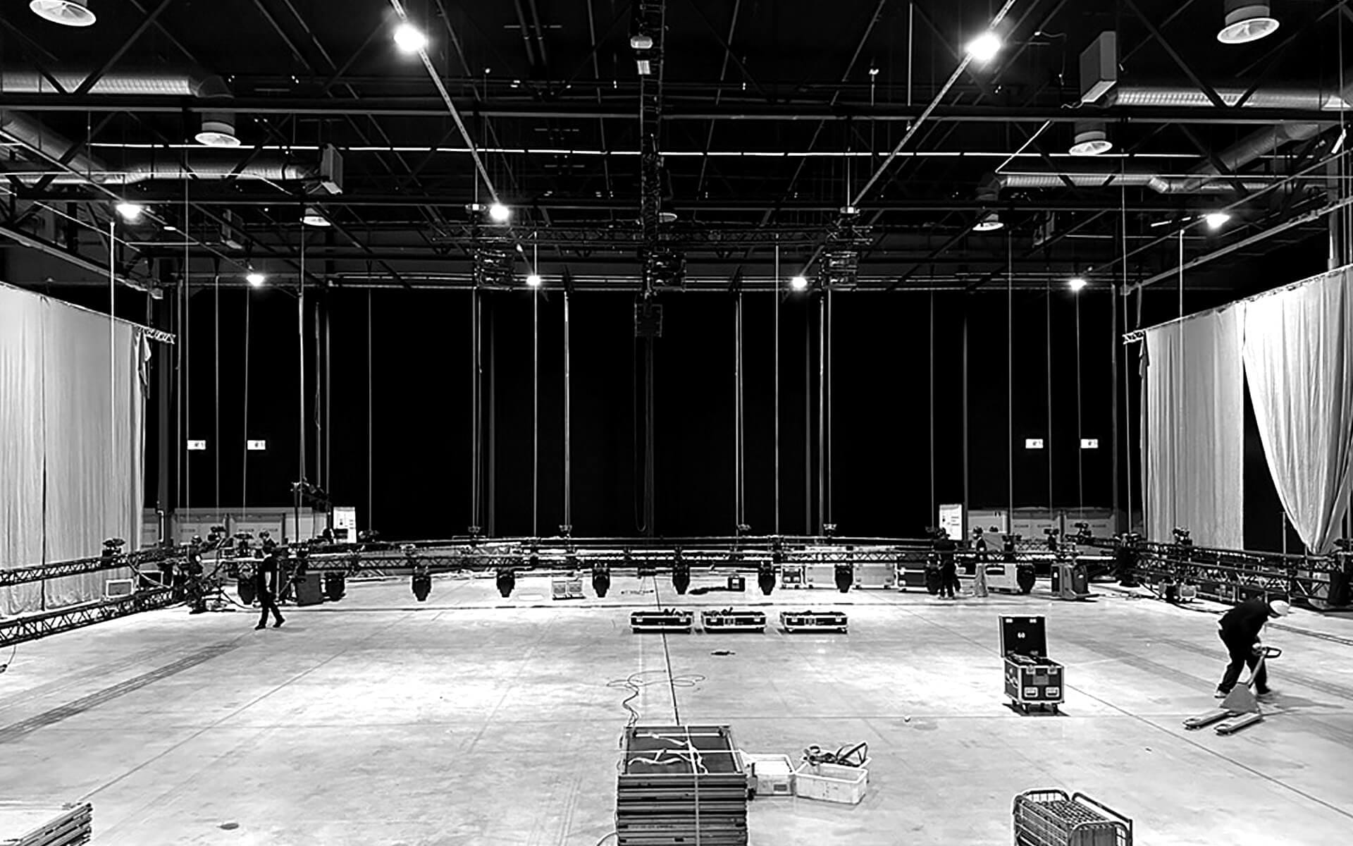 Riggning pågår i Hall 1 på Scandinavian XPO, NATO Industry Forum 2023 byggnation