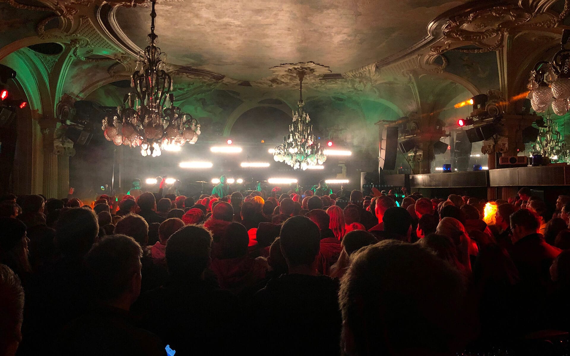 Hoffmaestro live på scen på Café Opera, Netlight 2019