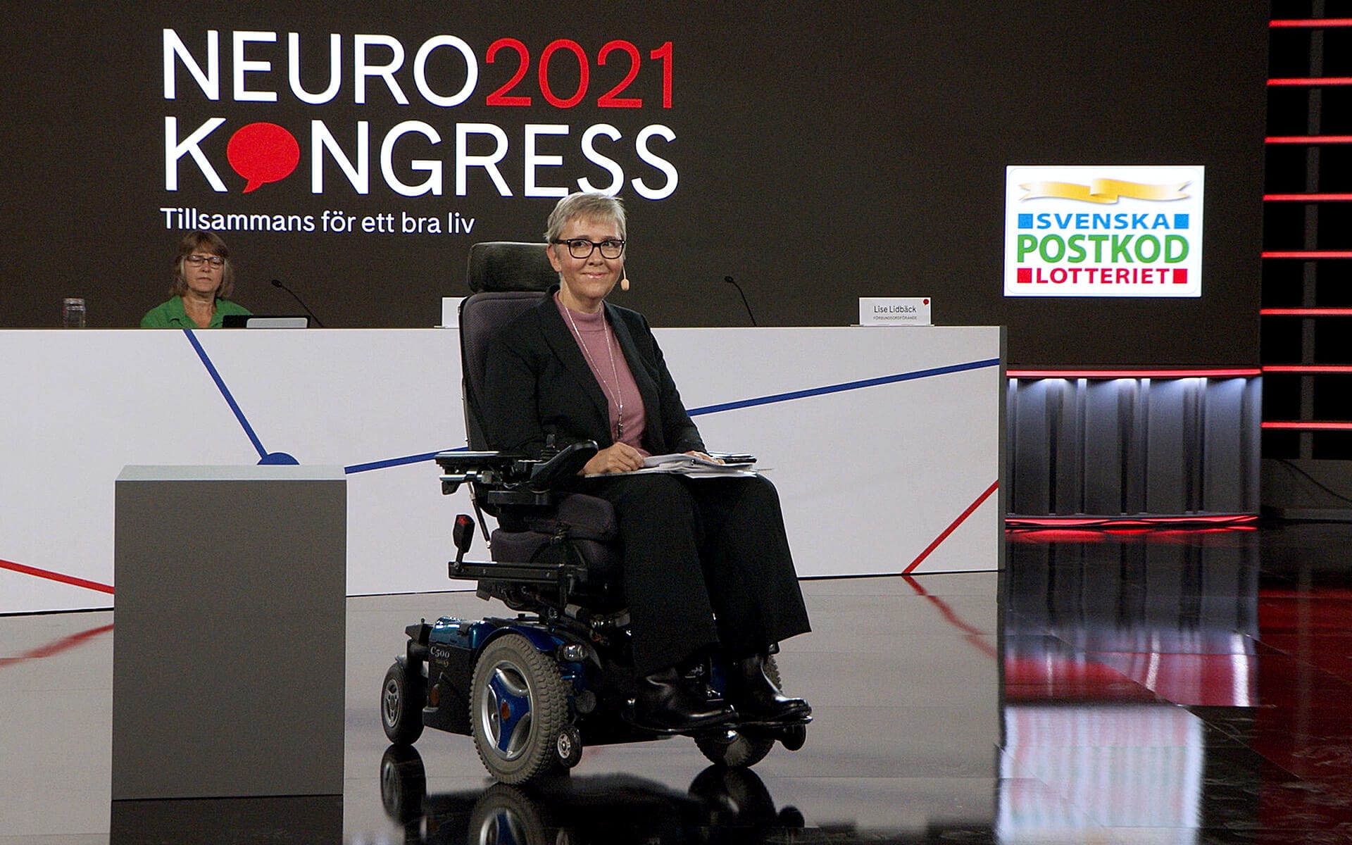 Accessibility-adapted stage for the Neuro Association congress – ramp gradient and stage height designed for wheelchair access.