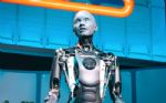 AI-tema och robot på scen under NextM 2025