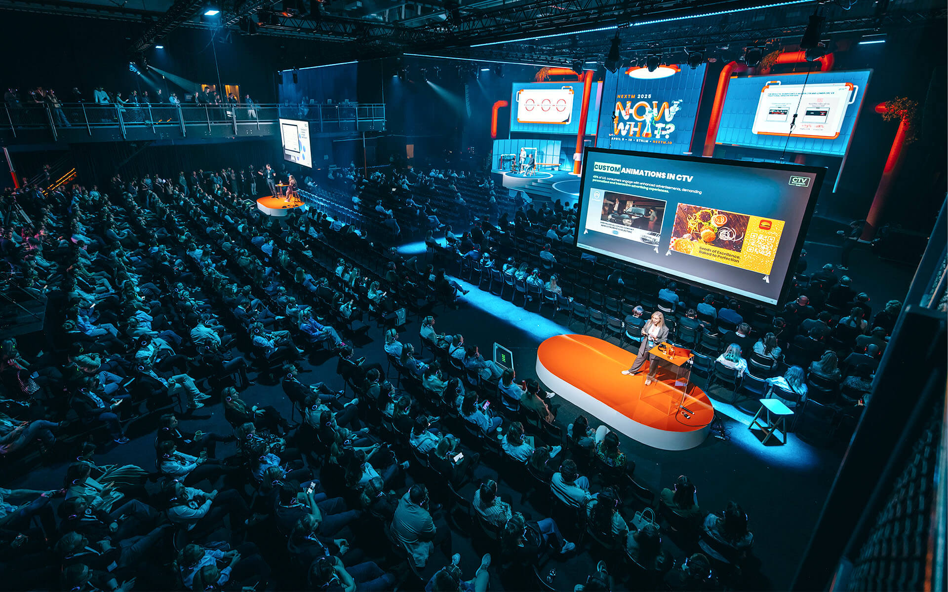 Breakout stage with silent meeting technology
