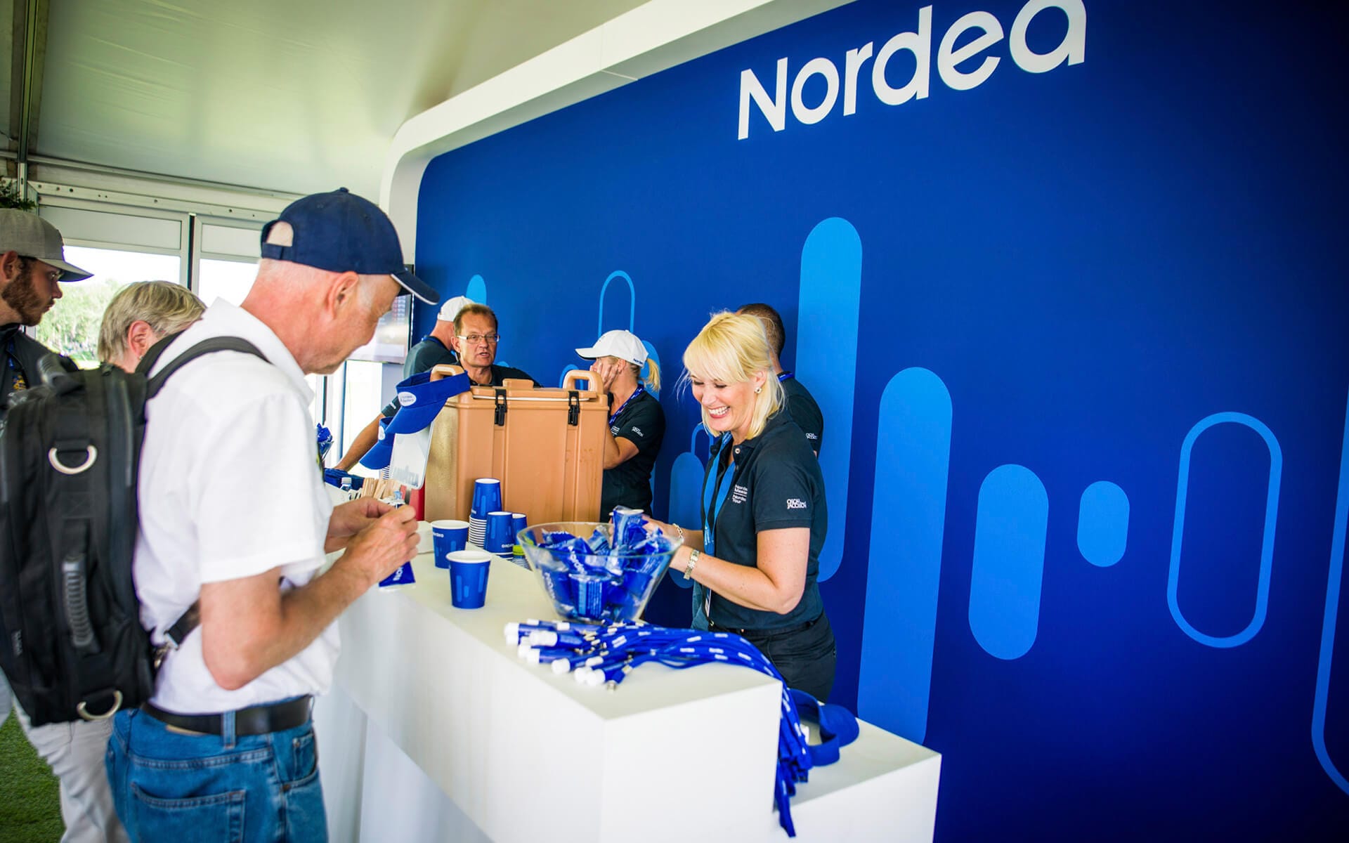 Ramspänd printed banner och specialbyggda bardiskar i viewing-point-tält, Nordea Masters Bro Hof