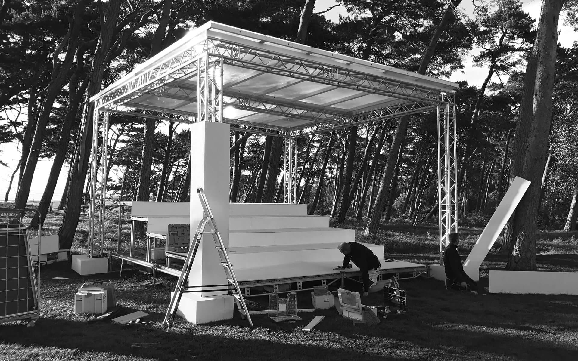 Byggnation av viewing-läktare med trosskonstruktion, Nordea Masters 2017 Barsebäck