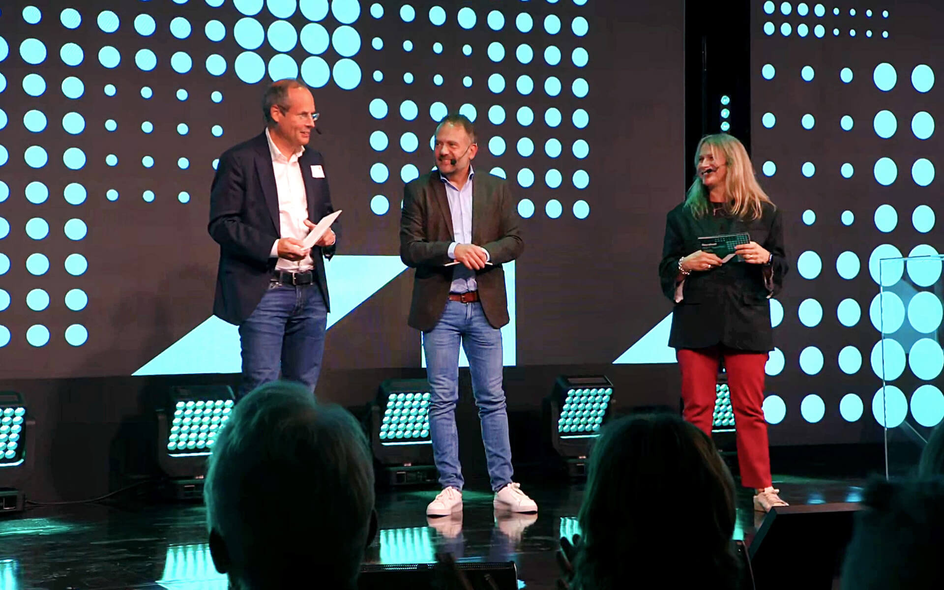 Talare på scen, Nordnet NXT Summit 2023, Metallgjuteriet, Nacka Strandsmässan