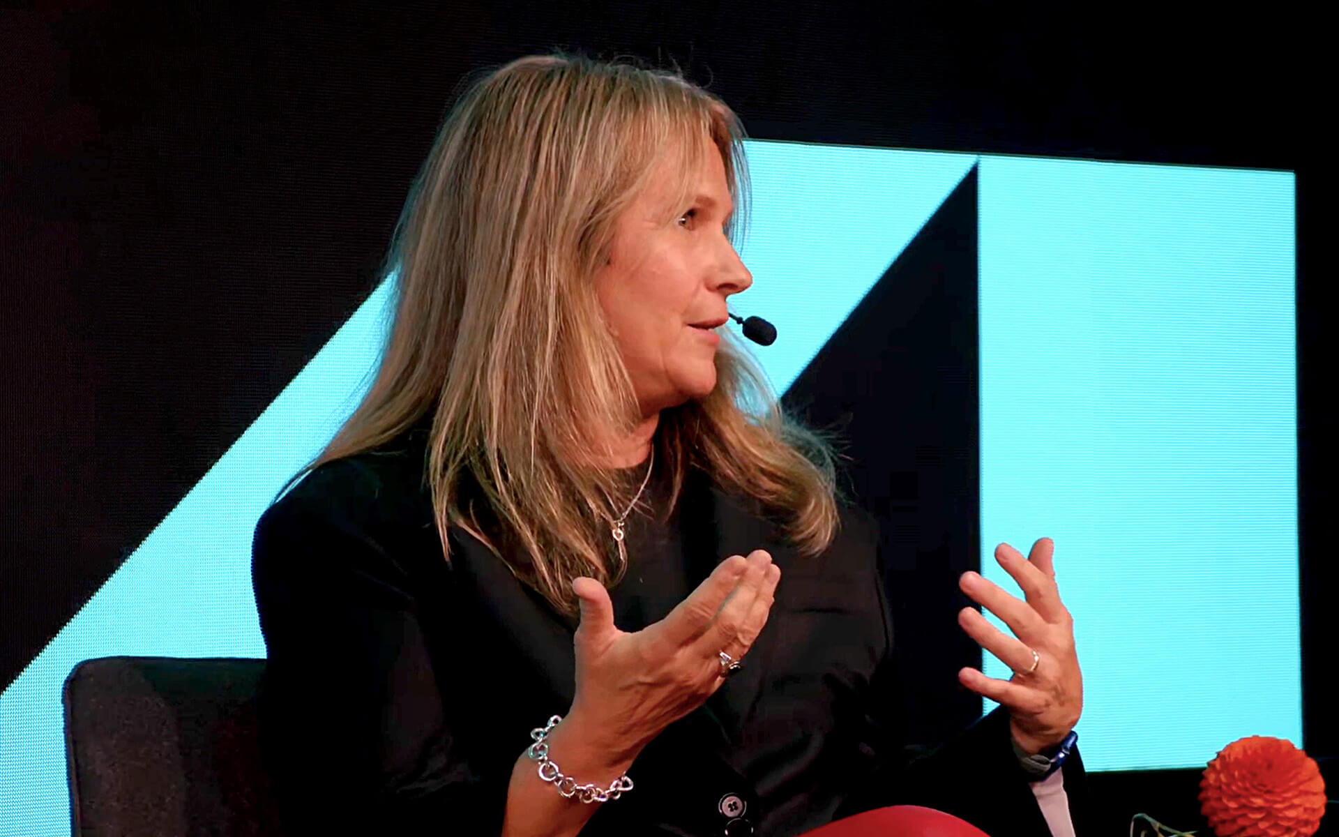 Talare på scen, närbild – Nordnet NXT Summit 2023, Nacka Strandsmässan