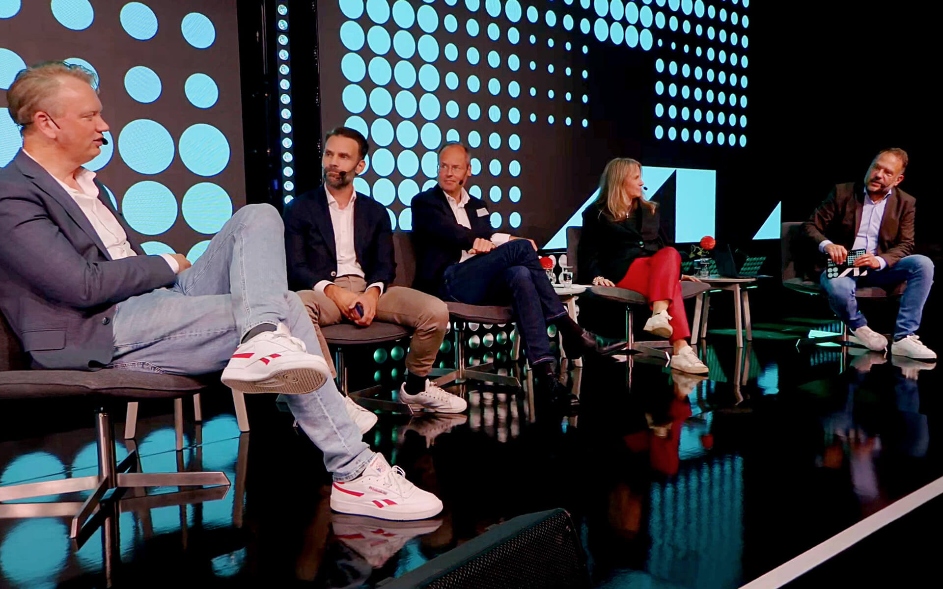 Paneldiskussion på scen – Nordnet NXT Summit 2023, Nacka Strandsmässan