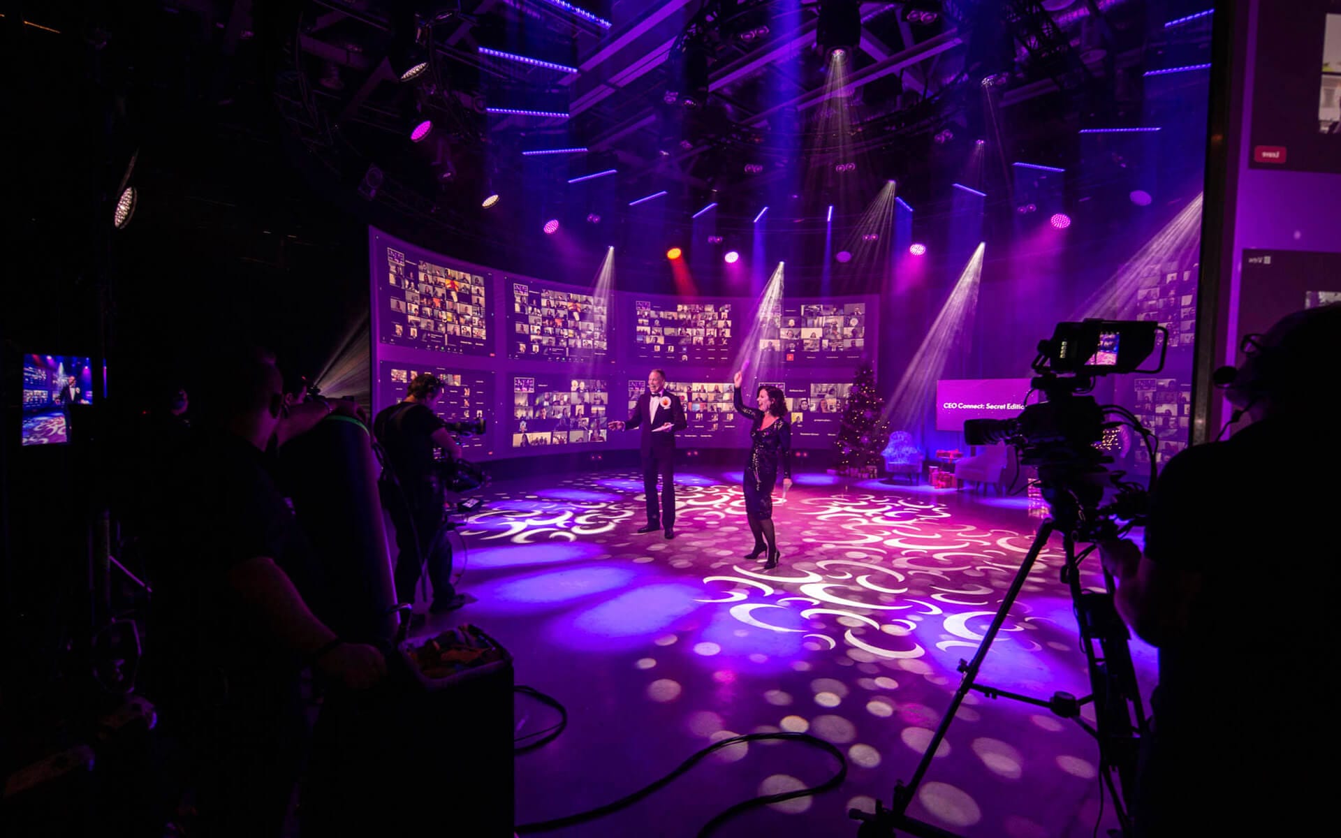 Moderators welcoming 4,000 participants in Zoom studio, Oriflame Strawberry Fields