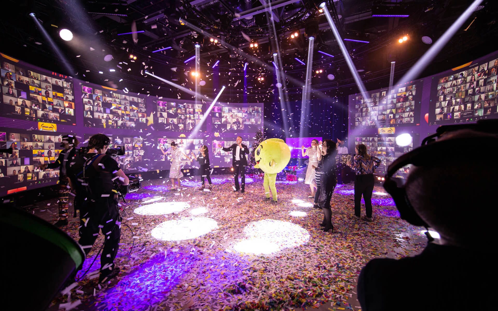 Party with confetti in 360-degree Zoom studio, Oriflame Strawberry Fields
