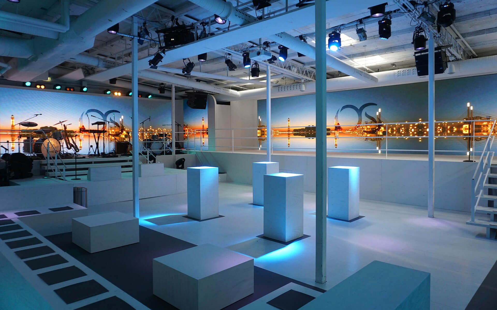 Two venue walls clad in high-resolution LED wall with seamless framing, PS Communication The Meeting Room