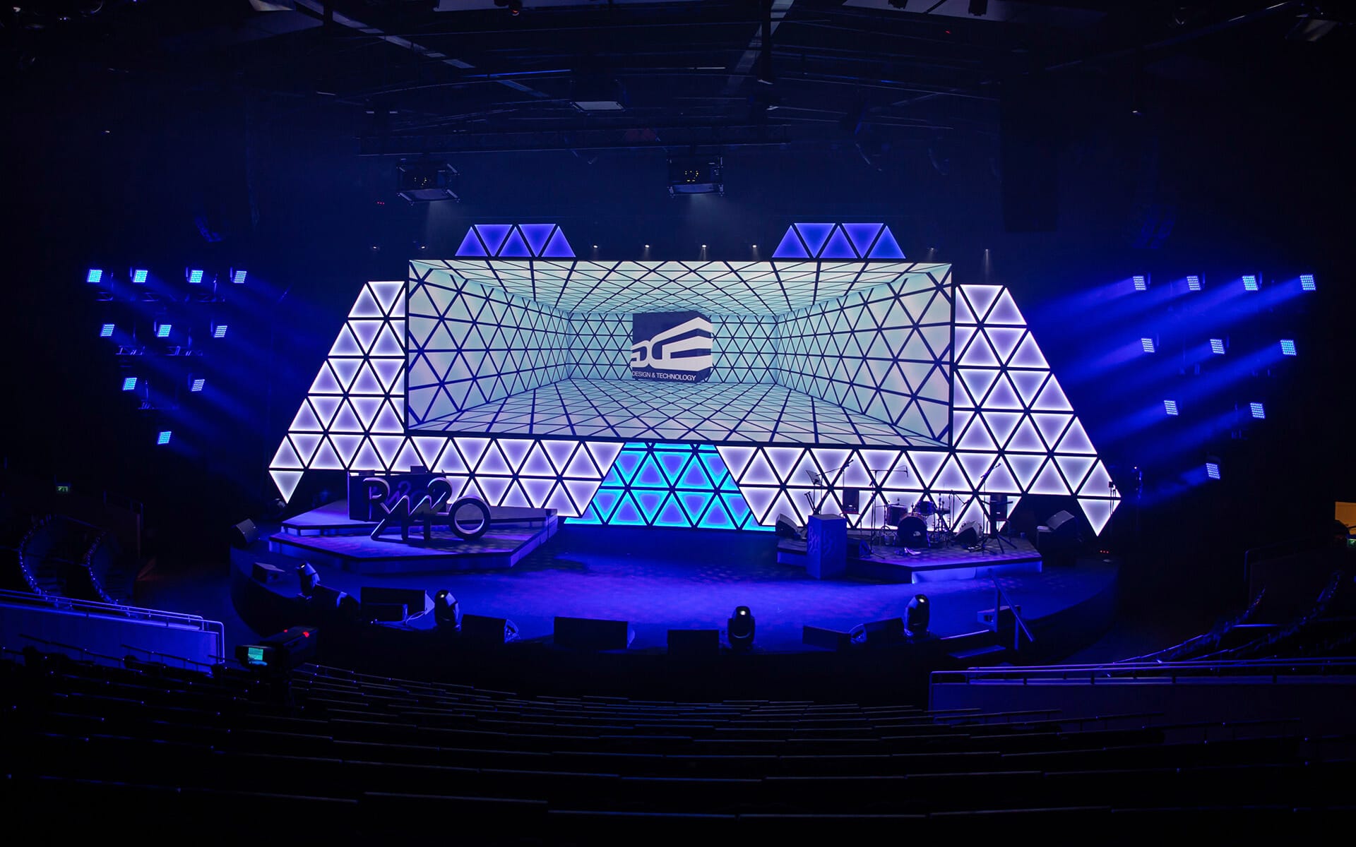 Stage with Triangled backdrop, 10×3 m video panorama and Ayrton Magic Panel 602, Reitan RM20 Conventum