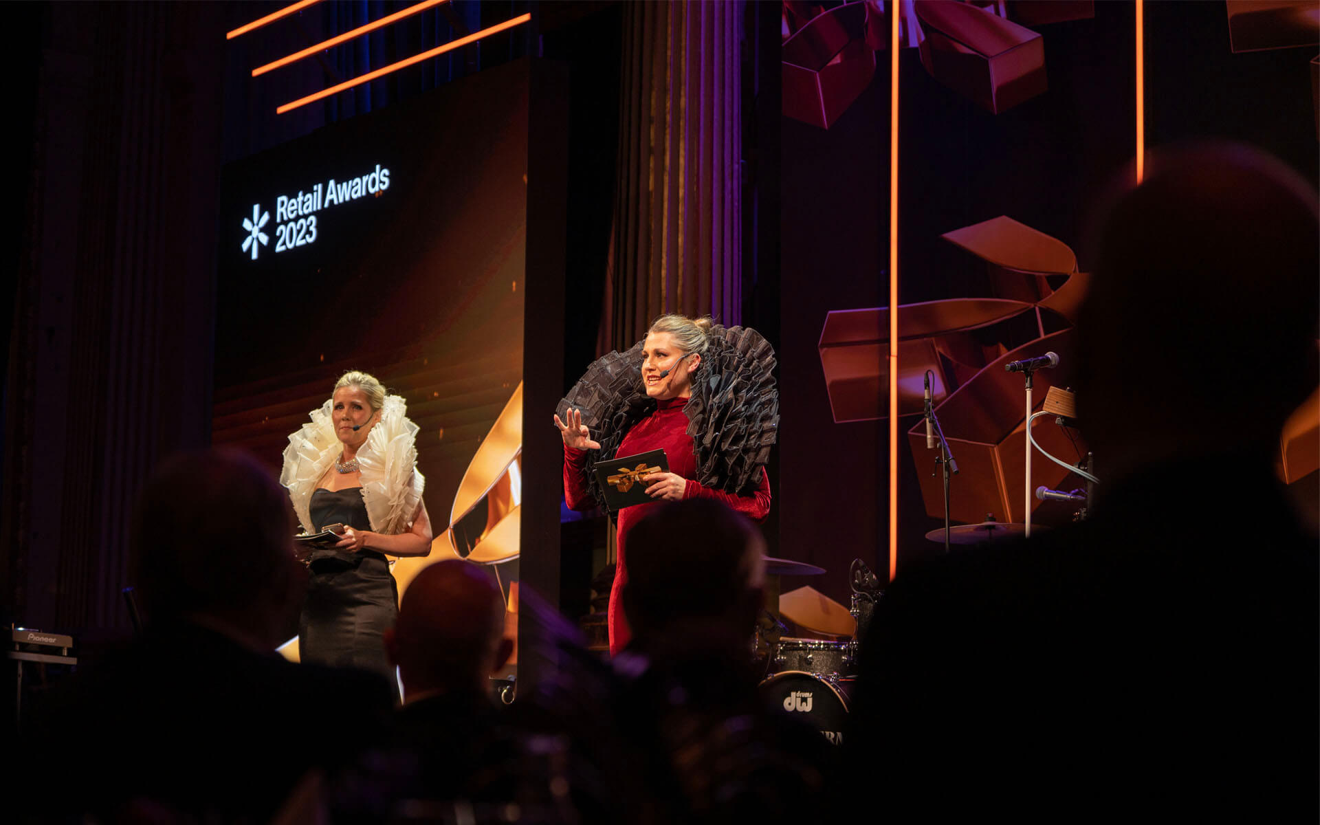 Talare på scen under Retail Awards 2023